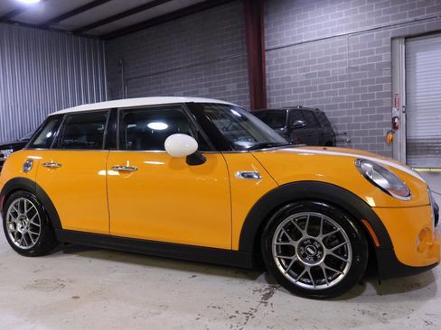 Used 2015 MINI Cooper S image 7