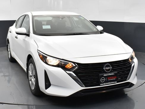 Used 2025 Nissan Sentra S image 2