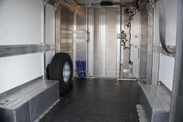 Used 2024 Chevrolet Brightdrop 400 w/ Commercial Equipment Package AWD/4WD image 17