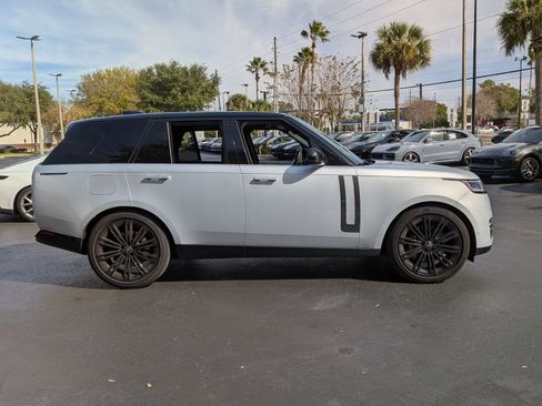 Used 2025 Land Rover Range Rover SE image 8
