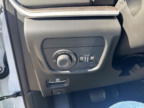 New 2026 Jeep Grand Cherokee Altitude AWD/4WD image 17