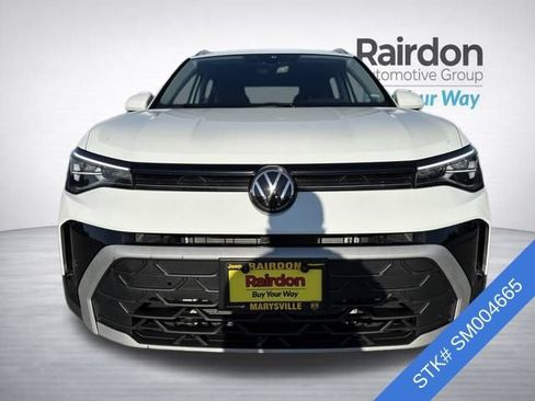 Used 2025 Volkswagen Taos SE FWD image 2