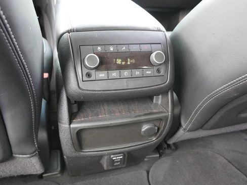 Used 2014 GMC Acadia Denali image 29