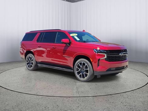 Used 2024 Chevrolet Suburban RST w/ Luxury Package AWD/4WD image 2