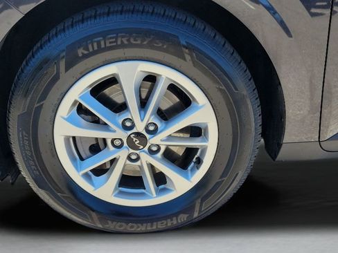 Used 2022 Kia Carnival LX image 23