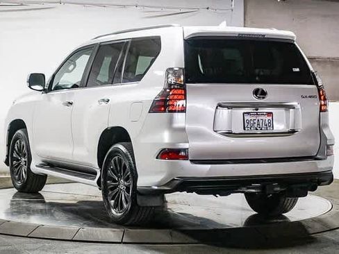 Used 2023 Lexus GX 460 Premium w/ Accessory Package image 8