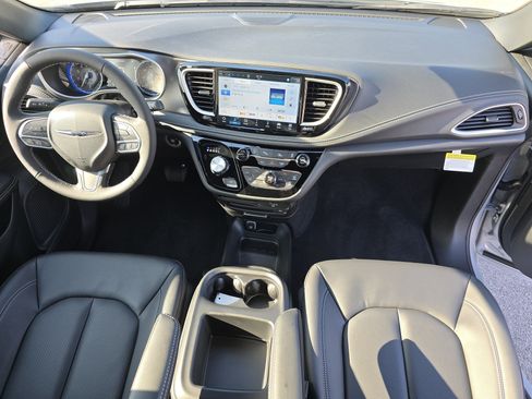 New 2026 Chrysler Pacifica Select image 27