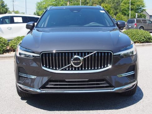 Used 2023 Volvo XC60 B5 Ultimate w/ Protection Package Premier FWD image 3