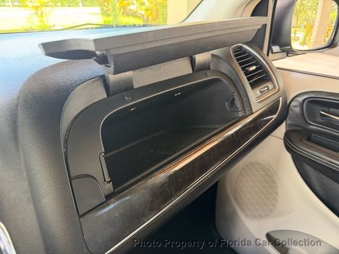 Used 2013 Chrysler Town & Country Limited w/ Luxury Group FWD image 52