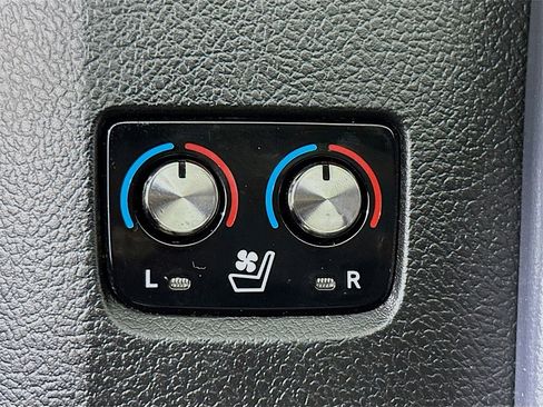 Used 2014 Toyota Avalon Limited image 24