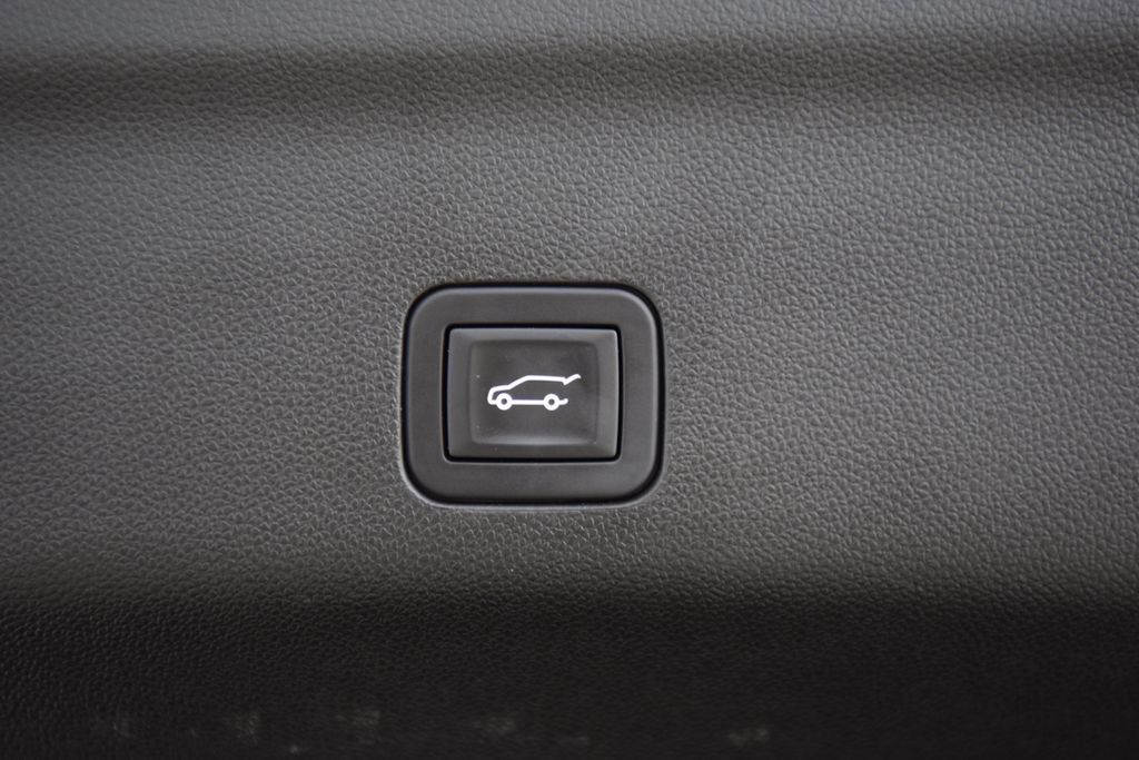 Used 2025 Chevrolet Suburban High Country AWD/4WD image 27