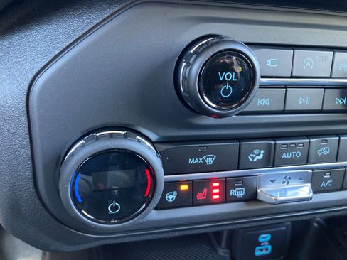 New 2025 Ford Bronco Badlands image 18