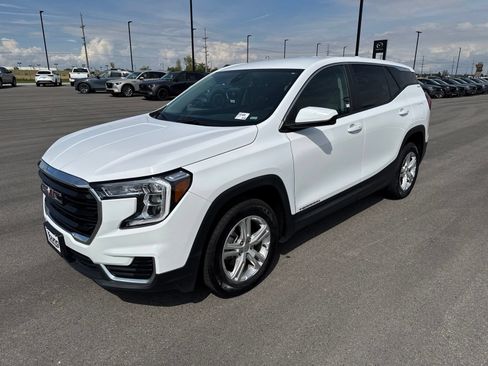 Used 2024 GMC Terrain SLE AWD/4WD image 3