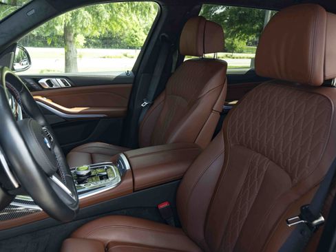 Used 2025 BMW X7 M60i AWD/4WD image 19