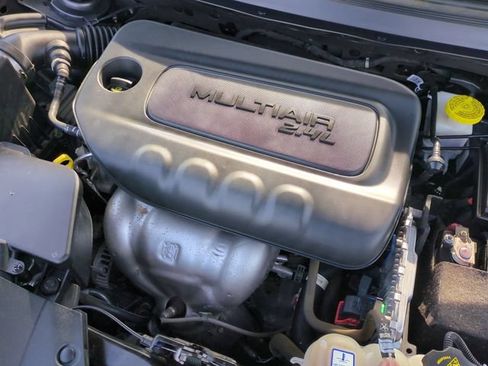 Used 2021 Jeep Cherokee Latitude Plus AWD/4WD image 29