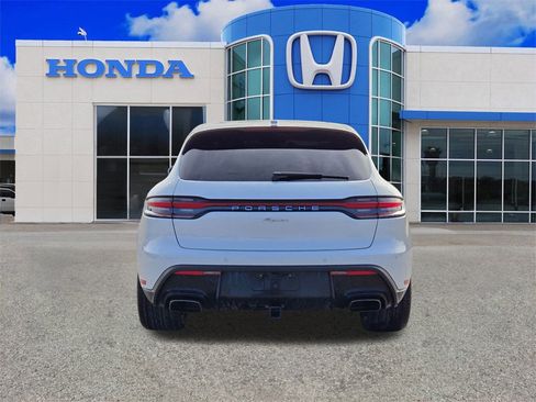 Used 2023 Porsche Macan Turbo image 4