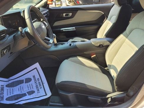 Used 2024 Ford Mustang Coupe image 6