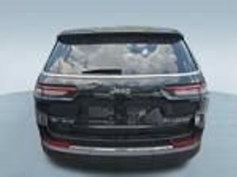Used 2022 Jeep Grand Cherokee L Limited AWD/4WD image 4