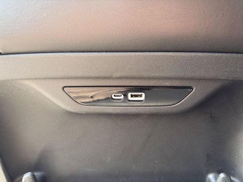 Used 2024 Chrysler Pacifica Limited FWD image 31