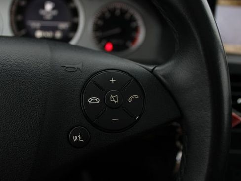 Used 2011 Mercedes-Benz GLK 350 4MATIC image 23