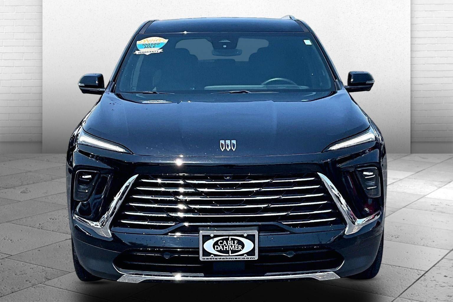 Used 2025 Buick Enclave Preferred FWD image 2