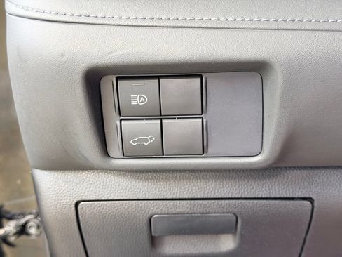 Used 2021 Toyota Highlander XLE AWD/4WD image 44