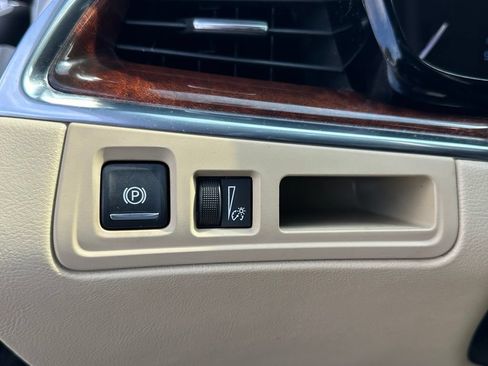 Used 2017 Cadillac XT5 Luxury w/ Driver Awareness Package FWD image 32