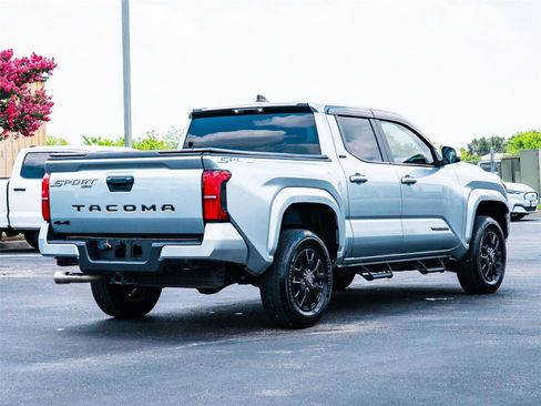 Used 2025 Toyota Tacoma SR5 AWD/4WD image 5