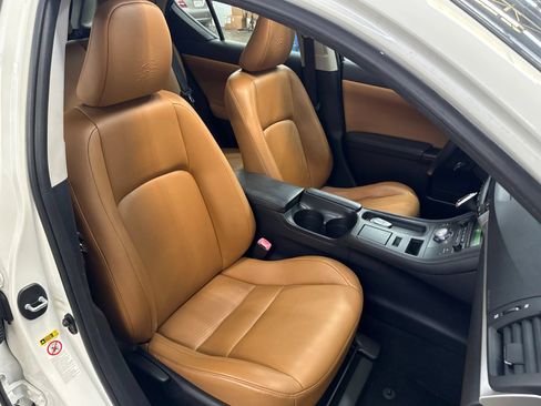 Used 2013 Lexus CT 200h FWD image 25