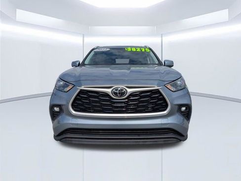 Used 2023 Toyota Highlander XLE FWD image 9