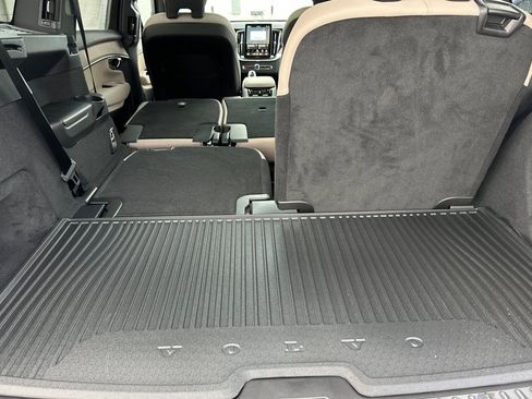 New 2026 Volvo XC90 T8 Plus w/ Protection Package Premier AWD/4WD image 16