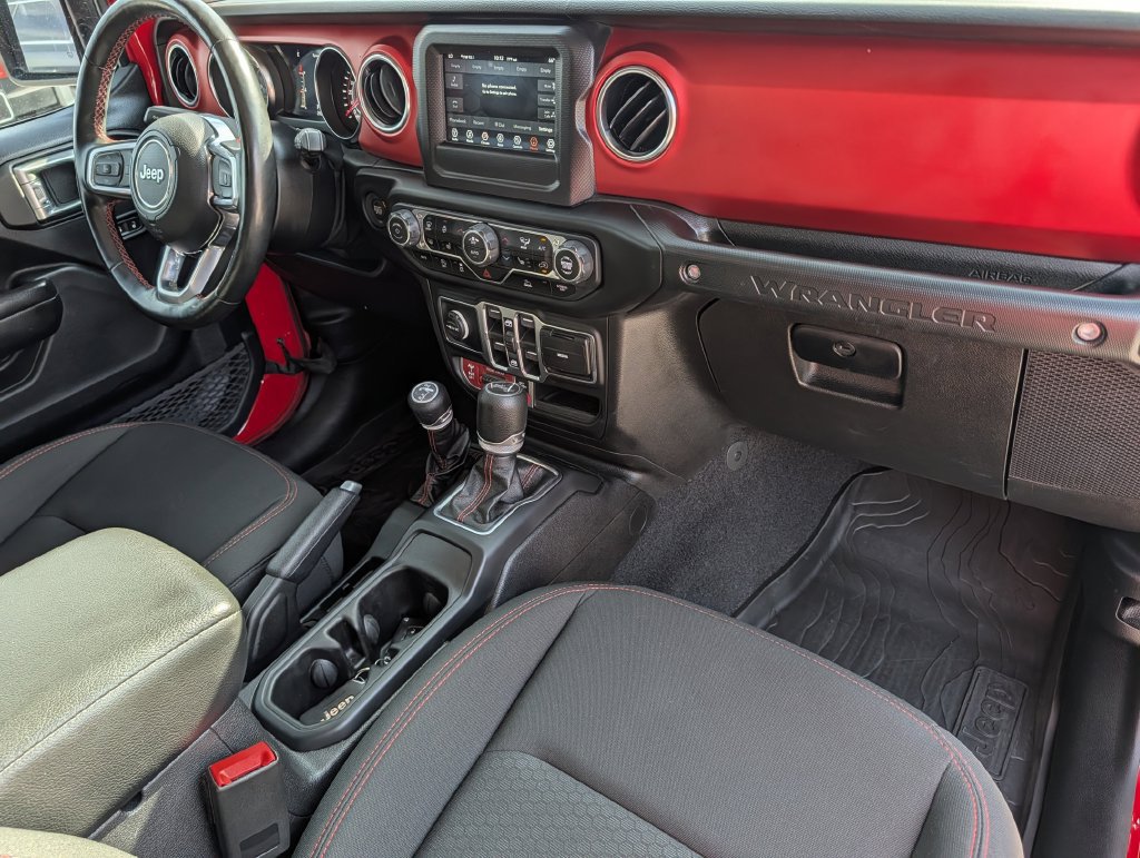 Used 2021 Jeep Wrangler Unlimited Rubicon w/ Cold Weather Group AWD/4WD image 32