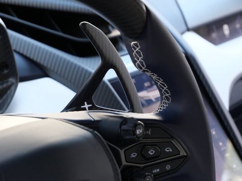 Used 2025 Lamborghini Revuelto Base image 18