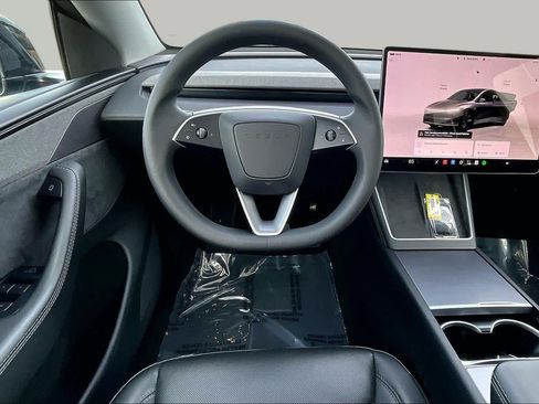 Used 2026 Tesla Model Y AWD image 5