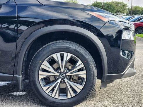 Used 2023 Nissan Rogue SV FWD image 8
