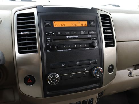 Used 2011 Nissan Frontier SL image 12