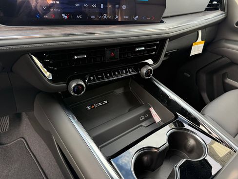 New 2026 Chevrolet Suburban Z71 image 13