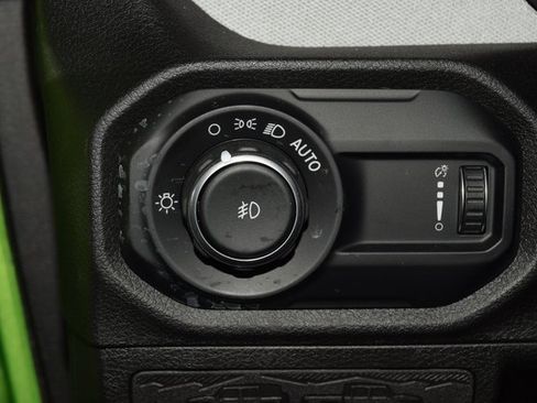 Used 2025 Jeep Wrangler Sport image 37