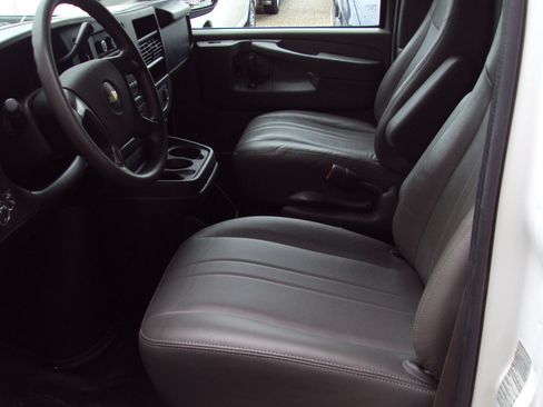 Used 2014 Chevrolet Express 1500 AWD image 21