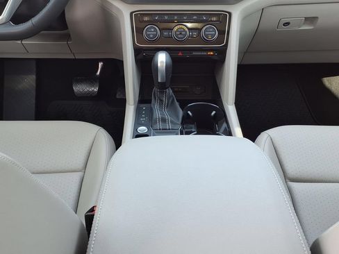 Used 2023 Volkswagen Atlas SE w/ Panoramic Sunroof Package FWD image 21