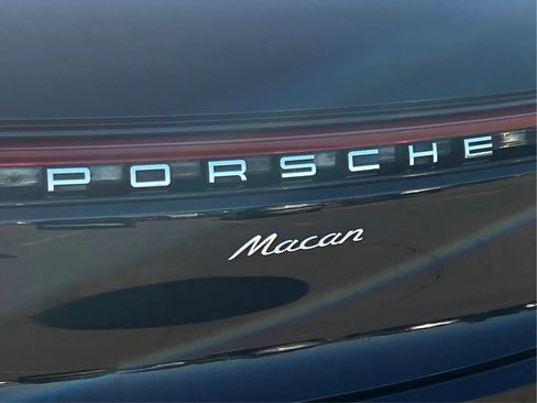 Used 2021 Porsche Macan AWD/4WD image 32