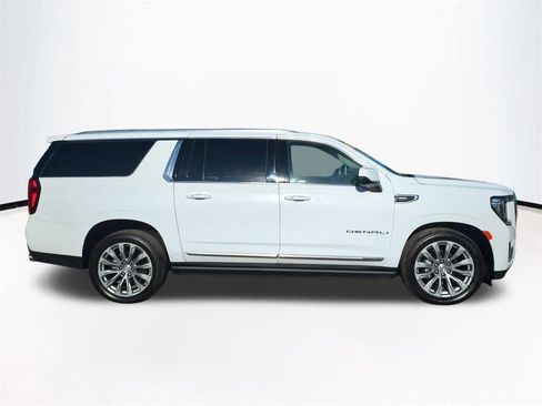 Used 2021 GMC Yukon XL Denali w/ Denali Premium Package image 4