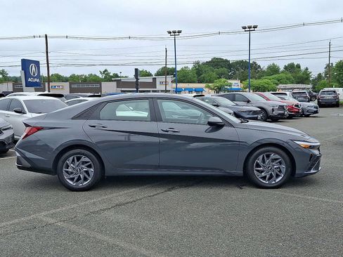 Used 2024 Hyundai Elantra SEL FWD image 8