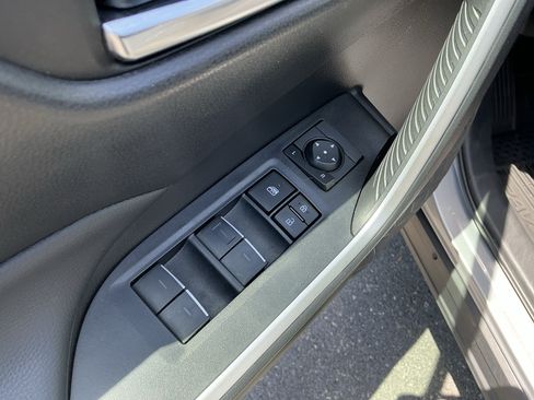 Used 2024 Toyota RAV4 XLE AWD/4WD image 19
