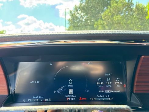 Certified 2024 Lincoln Navigator Premiere AWD/4WD image 17