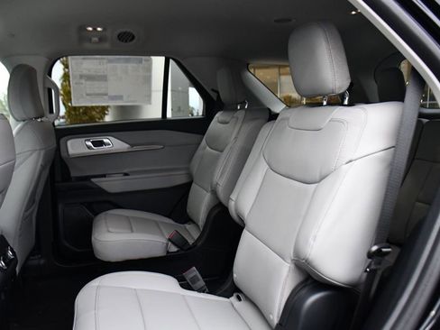 Used 2026 Ford Explorer Active w/ Active Comfort Package image 22