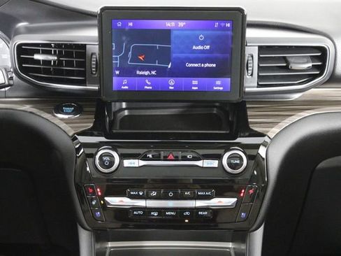 Used 2022 Ford Explorer Limited w/ Equipment Group 301A image 27