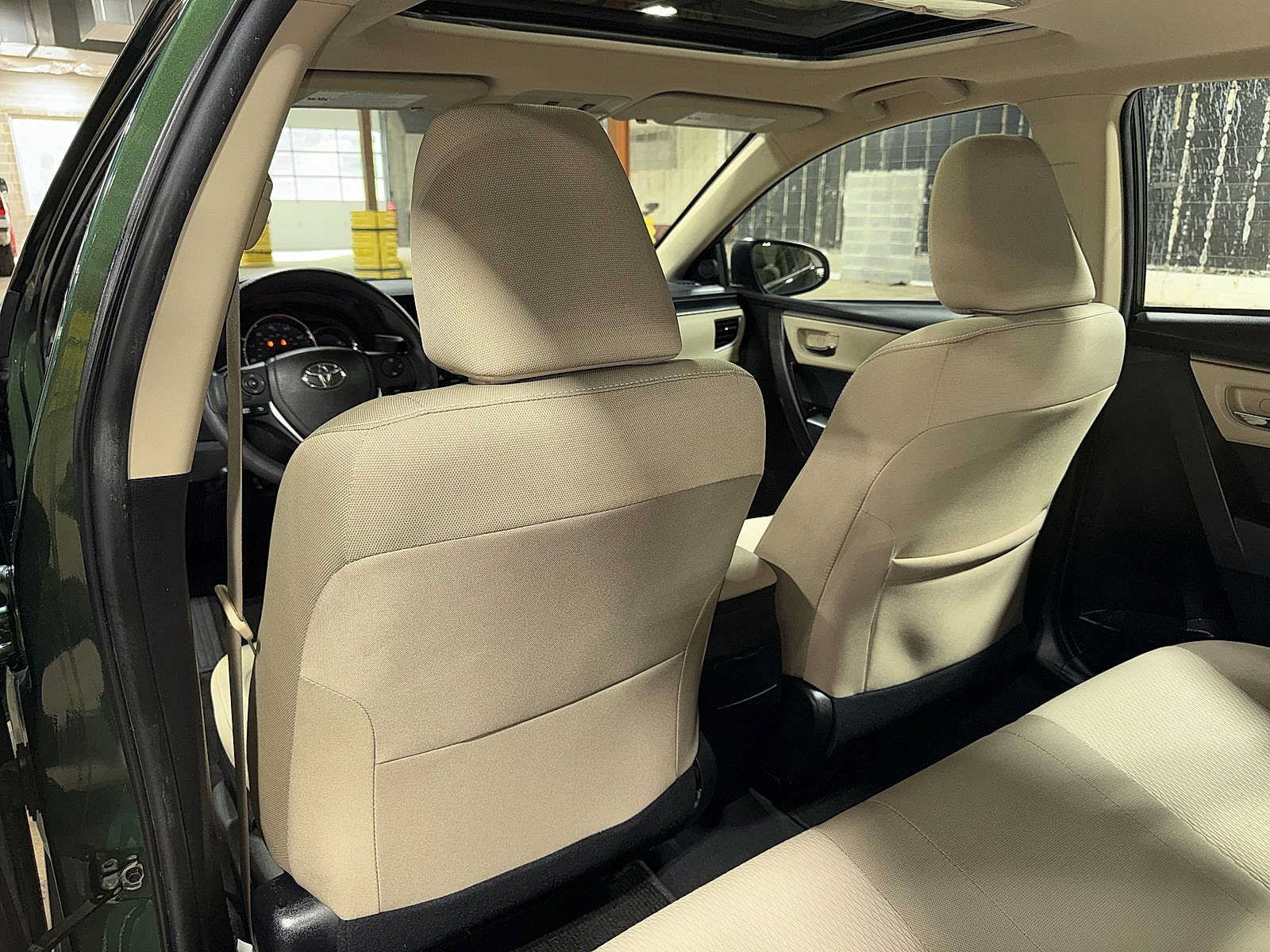 Used 2015 Toyota Corolla LE FWD image 27