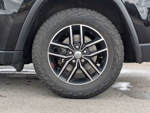 Used 2018 Jeep Grand Cherokee Trailhawk AWD/4WD image 13