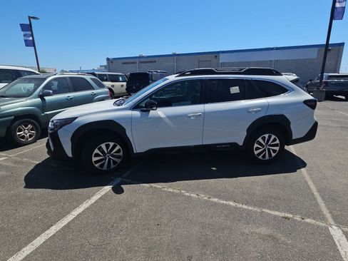 Used 2023 Subaru Outback Premium AWD/4WD image 5